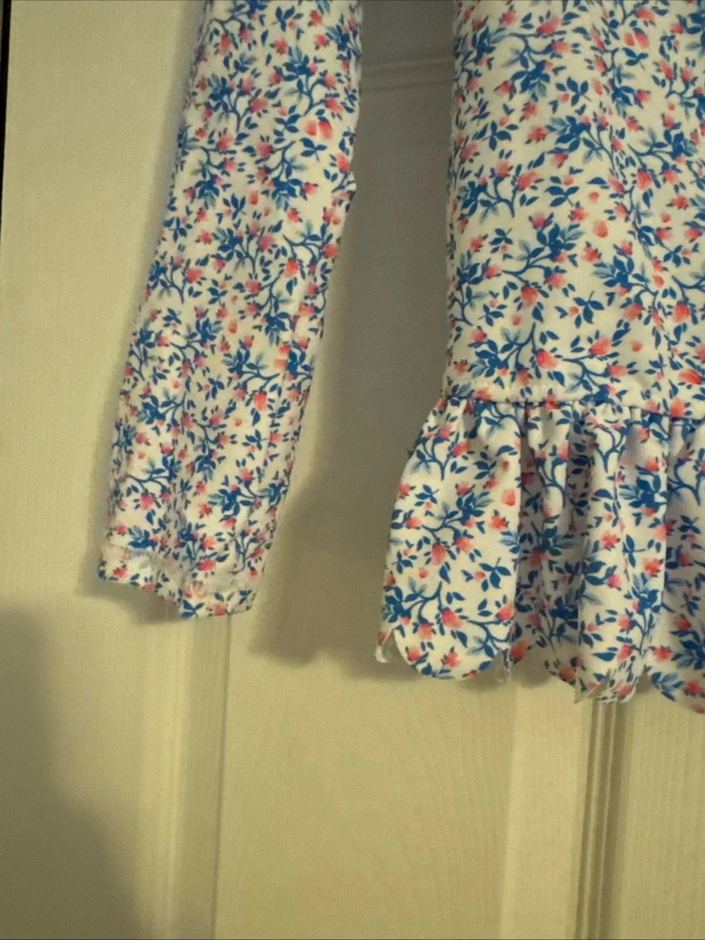 RUFFLE BUTTS Girls' Size 10. Long Sleeve Rash Guard Swim Shirt Tea Flowers NEW